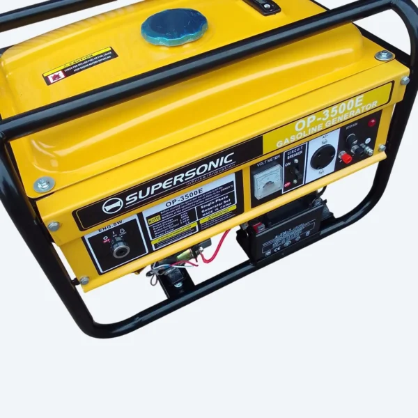 Portable 4-stroke petrol generator with 220 V AC and 12 V DC outputs in an open steel frame