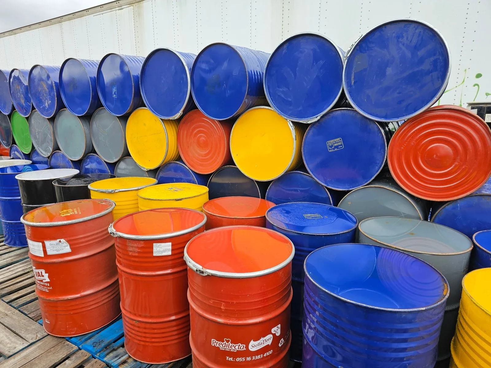 Used 210 L Open-Top Steel Drum, Lacquered Interior, Lid and Ring Used 210 litre blue open-top steel drum with lacquered interior